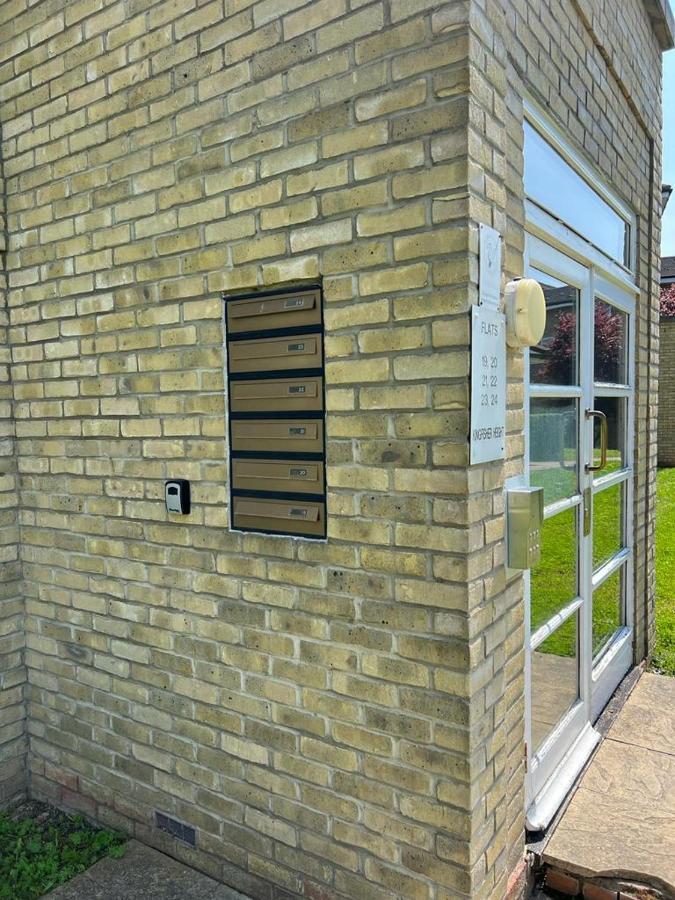 Modern Beautiful Gated Two Bed Apartment Stifford Экстерьер фото