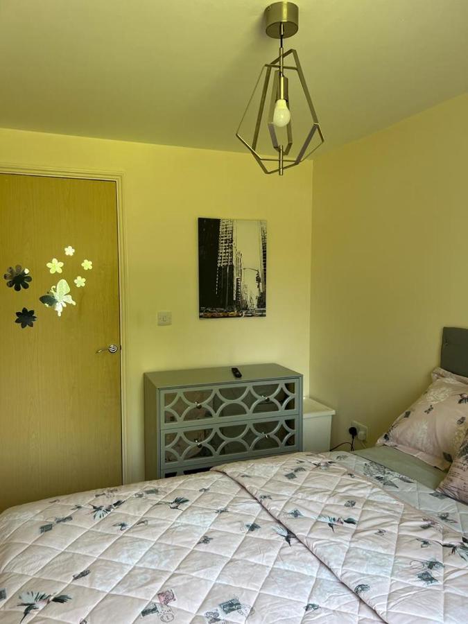 Modern Beautiful Gated Two Bed Apartment Stifford Экстерьер фото