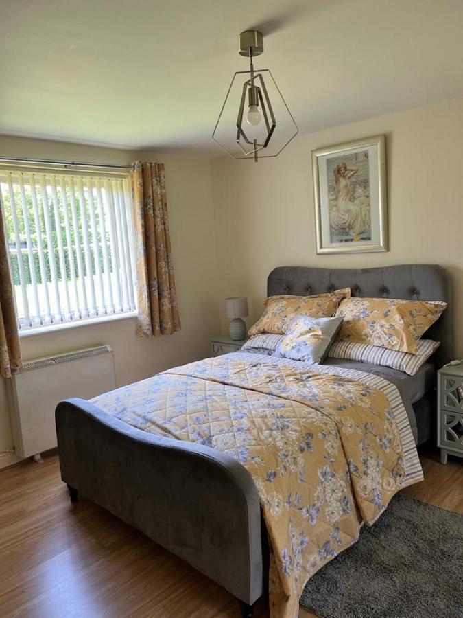 Modern Beautiful Gated Two Bed Apartment Stifford Экстерьер фото