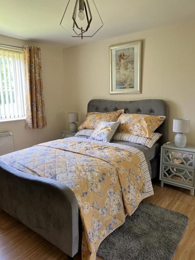 Modern Beautiful Gated Two Bed Apartment Stifford Экстерьер фото