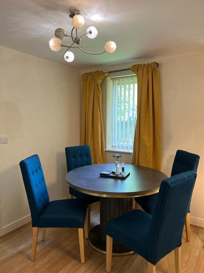 Modern Beautiful Gated Two Bed Apartment Stifford Экстерьер фото